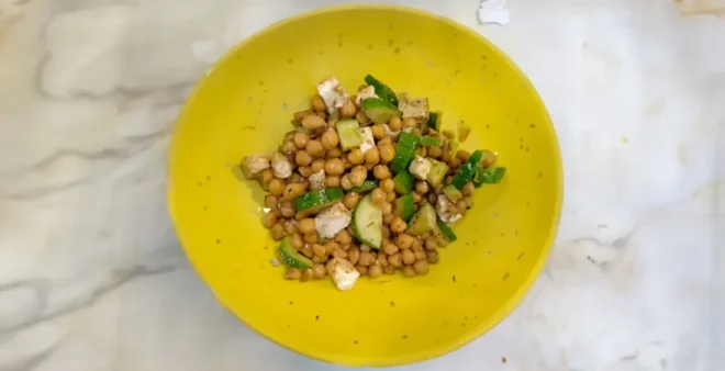 Salade de Pois Chiches, Concombre, Feta & Menthe
