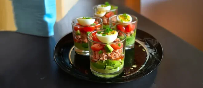 Verrines de Thon, Avocat, Tomate et Œuf