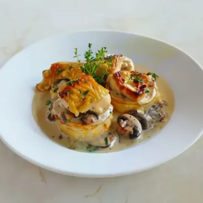 Vol-au-vent au poulet et champignons savoureux