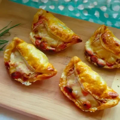 Chaussons à la Raclette et Bacon : Recette Gourmande