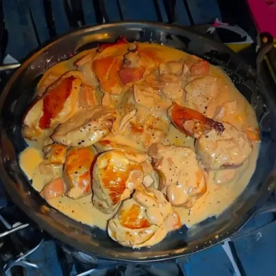 Émincés de Poulet à la Moutarde et Lardons
