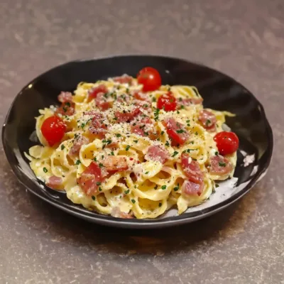 Pâtes au Boursin, Lardons et Tomates : Recette Savoureuse