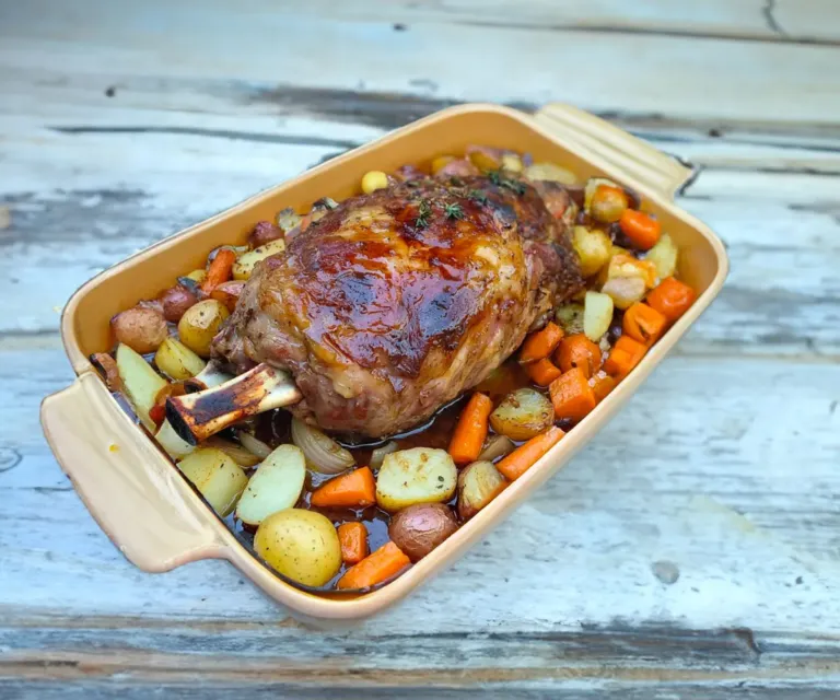 Gigot d&rsquo;Agneau Confité aux Légumes