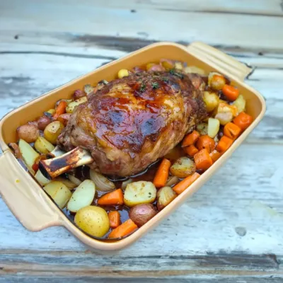 Gigot d'Agneau Confité aux Légumes Savoureux