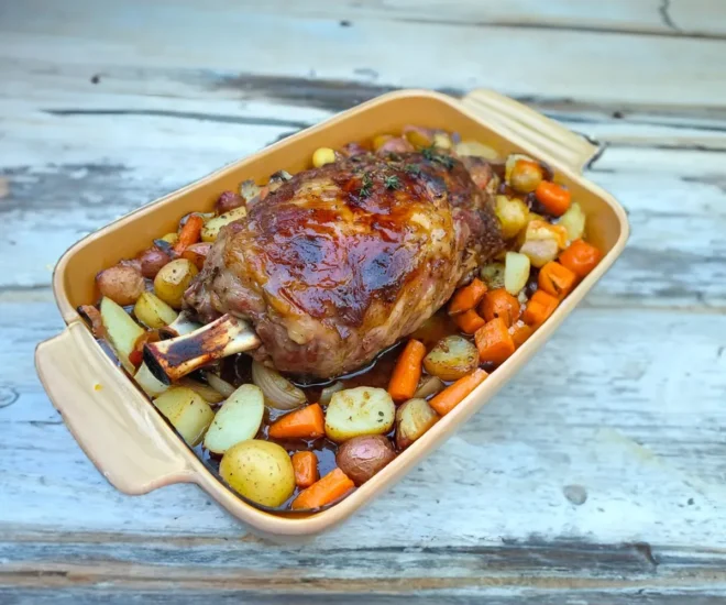 Gigot d&rsquo;Agneau Confité aux Légumes