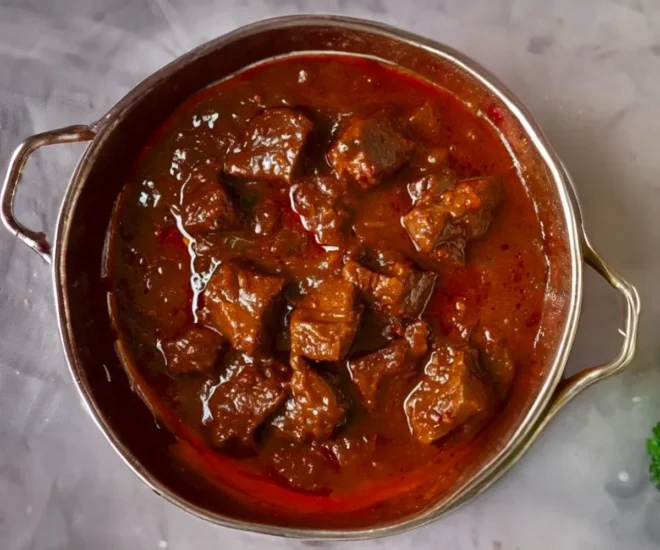 Goulash Traditionnel à la Hongroise : Un Plat Réconfortant et Savoureux