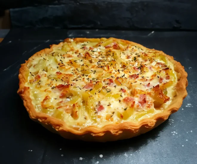 Tarte aux Poireaux, Jambon et Béchamel : Un Plat Convivial à Partager