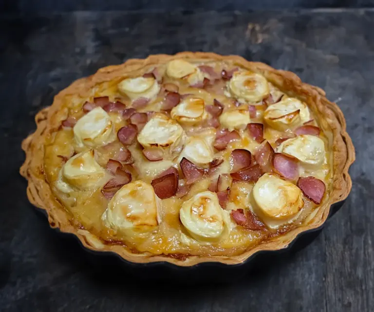 Tarte Oignon, Lardons, Chèvre et Miel : Un Délice à Partager