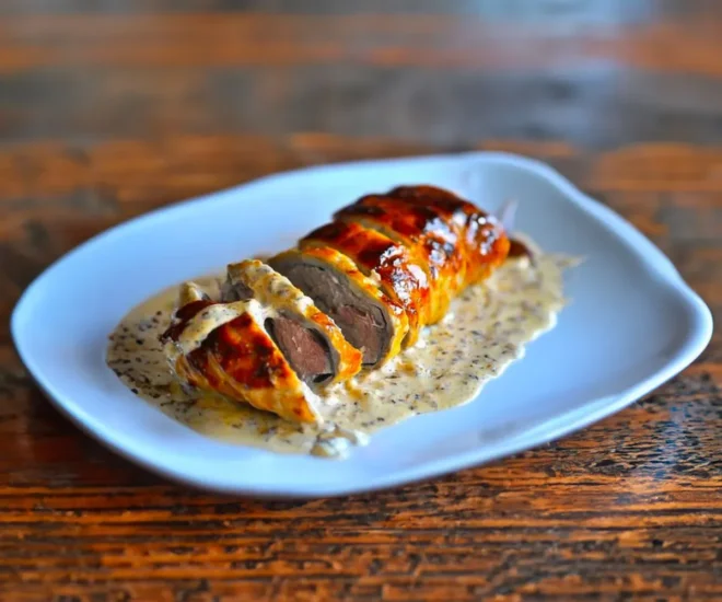 Filet Mignon en Croûte au Foie Gras et Sauce aux Morilles