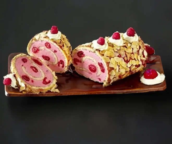 Bûche au mascarpone, chocolat blanc et framboises façon tiramisu
