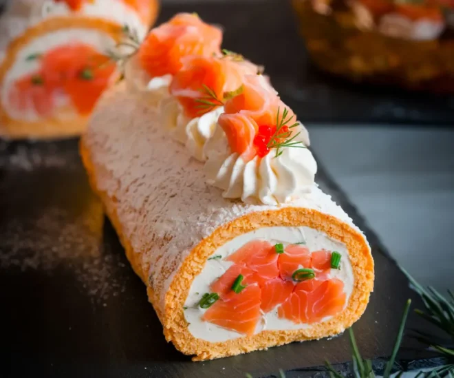 Bûche Salée au Saumon et Fromage Frais : Élégance Festive pour Noël