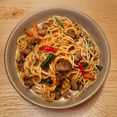 Nouilles Chinoises au Bœuf et Légumes : Recette Facile