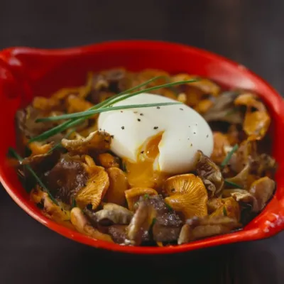 Œuf Poché aux Champignons des Bois : Élégance et Saveurs