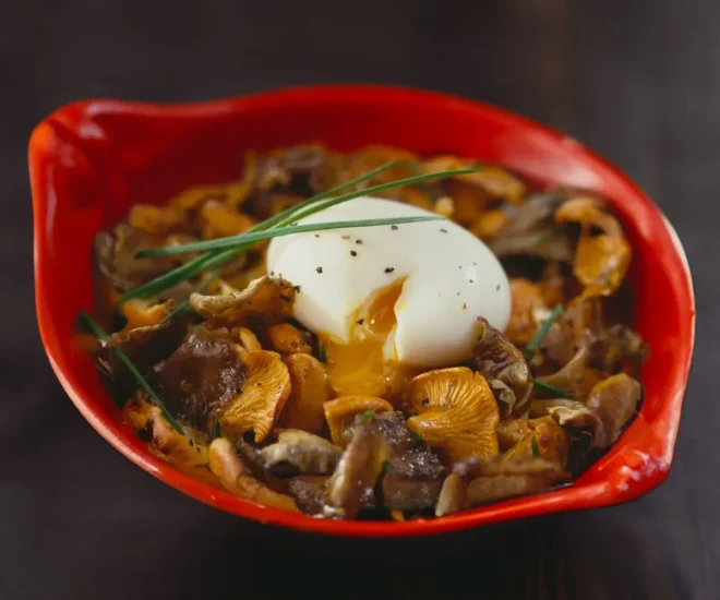 Œuf Poché aux Champignons des Bois : Une Recette Savoureuse et Élégante