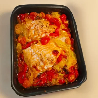 Cabillaud Doré avec Sauce Tomate à l'Ail