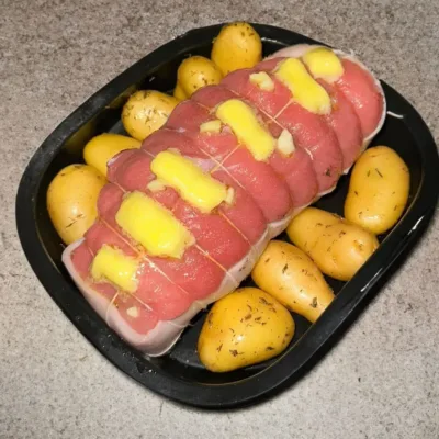 Rôti de Porc au Four Piqué à l'Ail