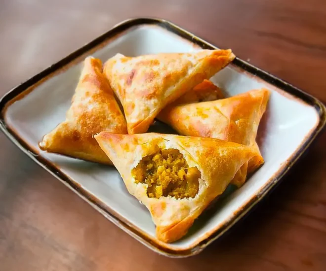 Samoussas de Poulet au Curry : Une Délicieuse Fusion de Saveurs Exotiques