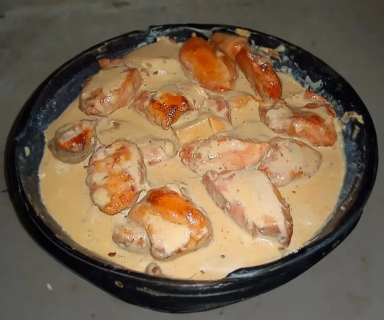 Émincés de Poulet Crémeux à la Moutarde, Lardons et Champignons
