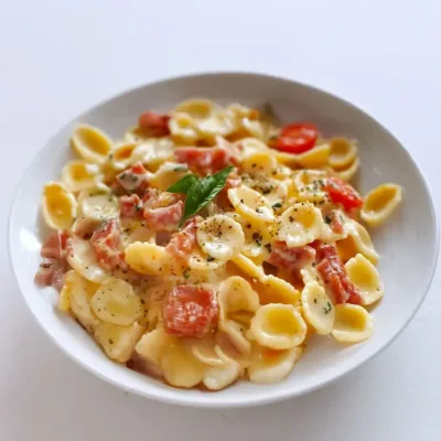 Pâtes au Boursin, lardons de dinde et tomates