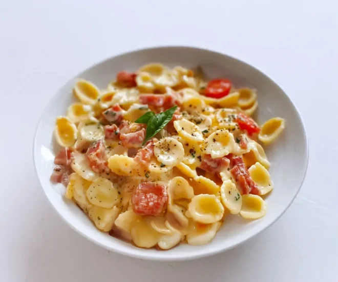 Pâtes au Boursin, lardons de dinde et tomates : une onctuosité irrésistible