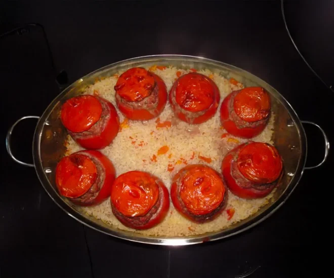 Tomates Farcies à la Viande et Riz au Four : Un Classique Réconfortant