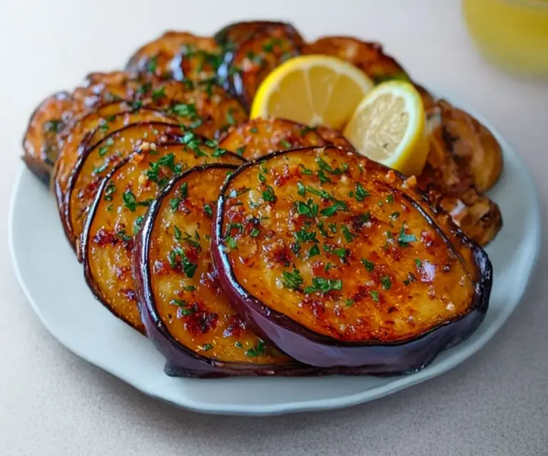 Aubergines rôties au citron et à l’ail – un délice méditerranéen