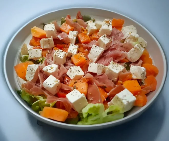 🌞 Salade Fraîcheur Melon, Feta et Jambon Cru