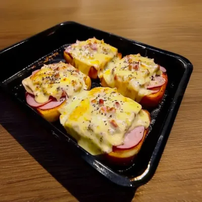 Croque-Monsieur Gratiné aux Lardons et Chèvre