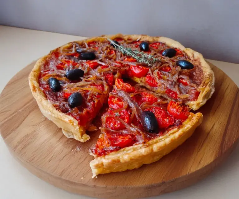 Pissaladière revisitée aux tomates juteuses et anchois salés