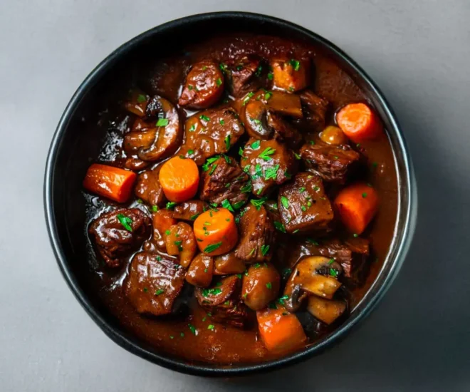 Bœuf Bourguignon Authentique : Le Classique Réconfort par Excellence 🍷🥕🍄