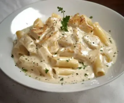 🌿 Pâtes au Poulet et Sauce Crémeuse au Boursin : Le Dîner Réconfortant par Excellence