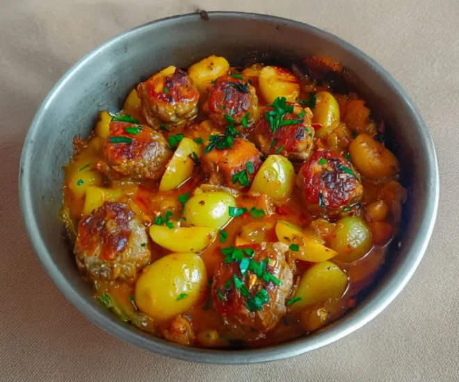 🍲 Ragoût de Boulettes aux Pommes de Terre : Un Plat Réconfortant et Familial