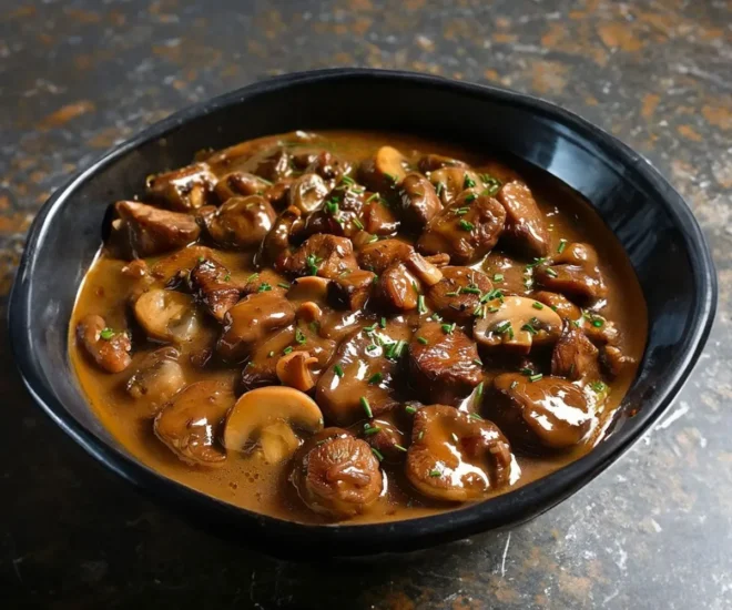 Sauté de Champignons au Vin Rouge : Saveurs Forestières et Réconfort