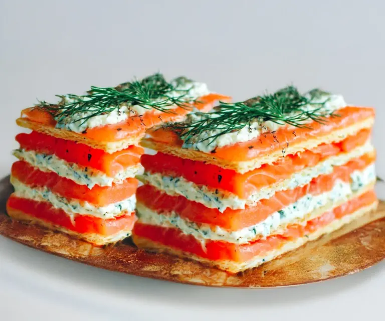 Millefeuille Salé au Saumon Fumé & Fromage Frais à l’Aneth