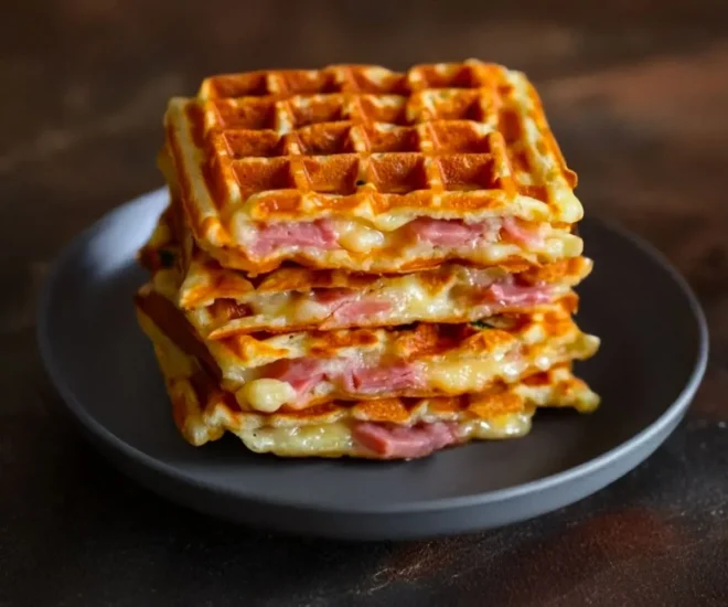 Gaufres salées croustillantes au jambon et fromage