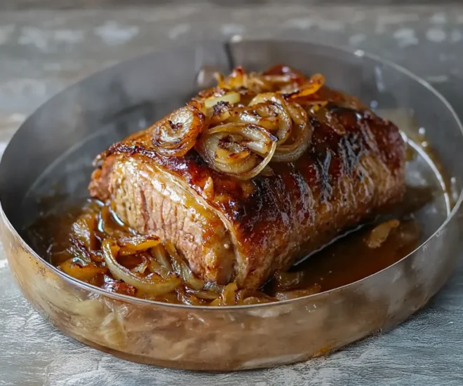 Rôti de Porc Caramélisé au Miel et Oignons Dorés 🍖🧅