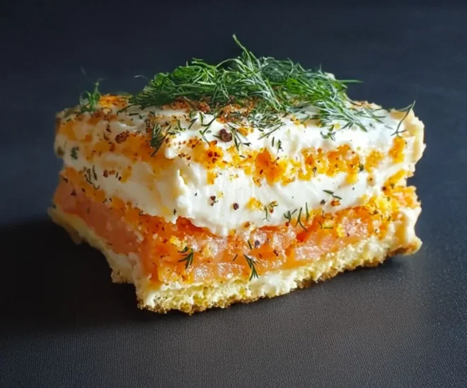Tiramisu Salé au Saumon Fumé, Crème à l’Aneth & Crumble de Gressins au Citron