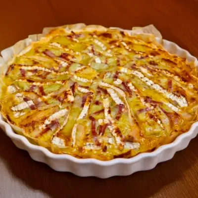 Tarte rustique pommes de terre, camembert & lardons