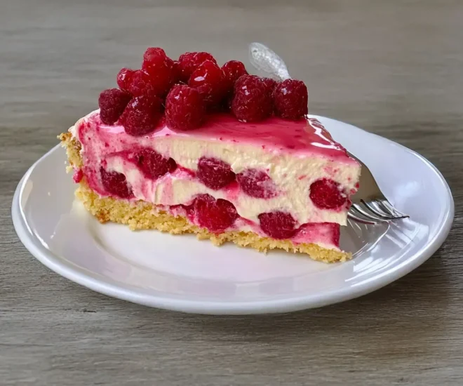 Gâteau Crémeux aux Framboises Sans Cuisson