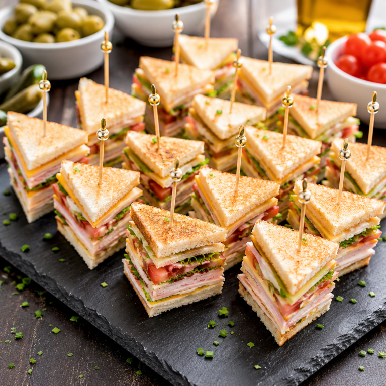 Mini Sandwichs Club Apéritifs : la recette facile et élégante pour vos buffets