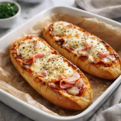 Baguettes farcies au jambon et à la mozzarella au four
