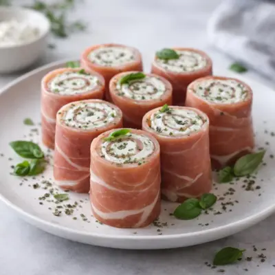 Roulés de jambon cru au fromage frais et basilic
