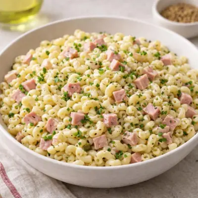 Salade de coquillettes au jambon et moutarde
