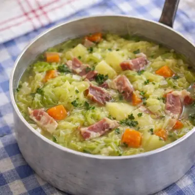Soupe paysanne au chou vert et jambon de Bayonne