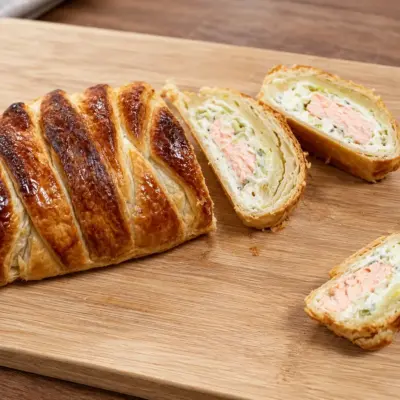 Chaussons feuilletés saumon poireaux crémeux