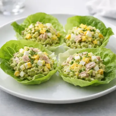 Avocat thon œufs durs en salade : coupes de laitue
