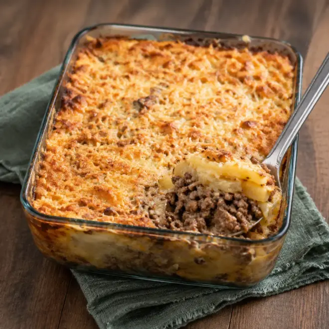 Gratin de pommes de terre au bœuf, fondant et doré