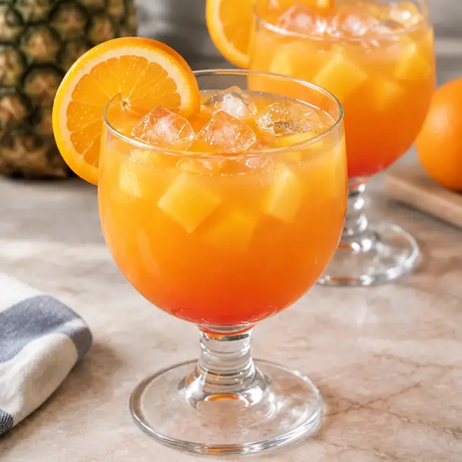 Punch tropical à l’ananas, frais et fruité