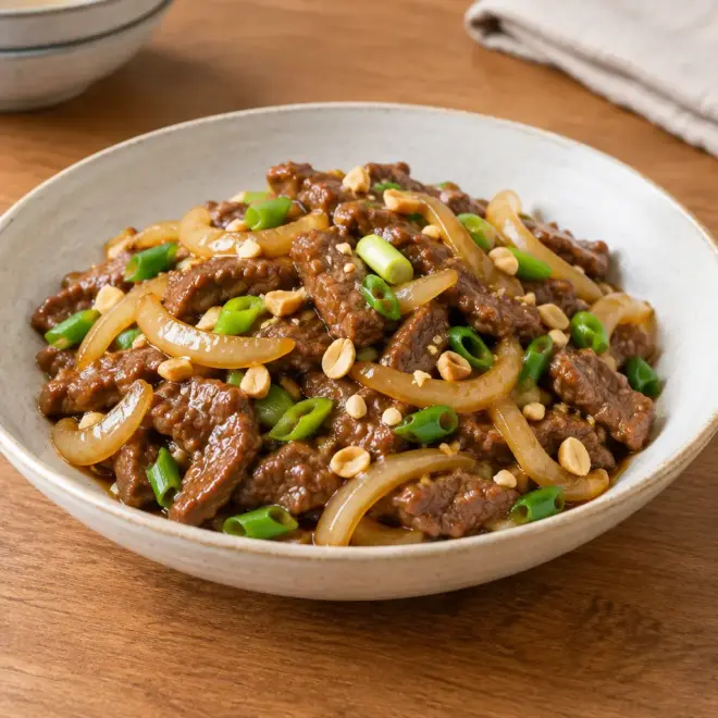 Sauté de bœuf aux oignons chinois, brillant et tendre