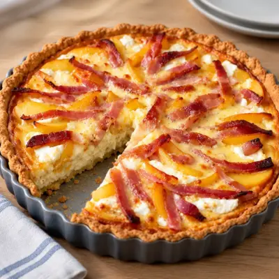 Tarte salée aux pêches, bacon et fromage blanc
